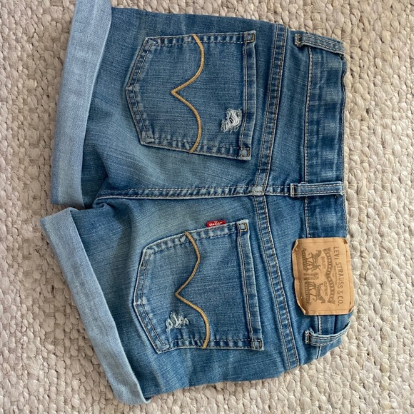Levi denim shorts - Picture 2 of 4